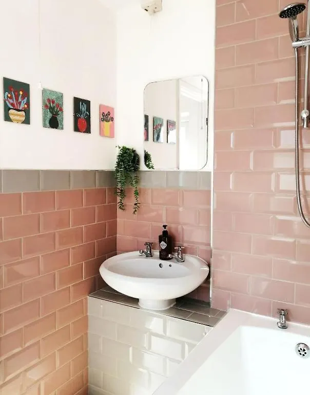 Granville 5Br Townhouse - By Suitely Cheltenham